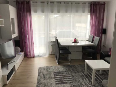 71 m² große helle, gepflegte 3-Zi.-Wohnung mit 9,5 m² Südb  alkon Balkon zur Südseite und Grünfläche