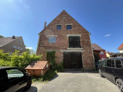 Handwerkerhaus mit großer Wohnfläche und integrierter Garage