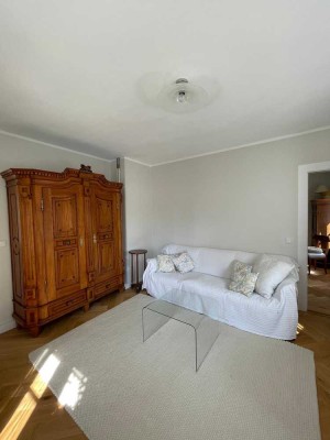 Charmante 2-Zimmer Altbauwohnung in München, auf Zeit und voll möbliert