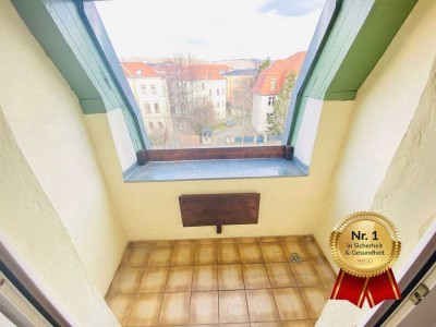In Renovierung I Balkon I moderne Einbauküche I Tageslichtbad mit Badewanne