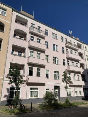 Bezugs- u. provisionsfrei von privat: 2-Zi-Whg (Altbau), Balkon, Loggia, EBK in Friedrichshain