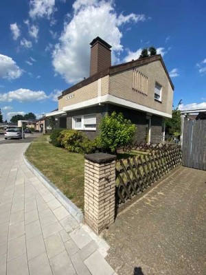 Preiswertes, modernisiertes Einfamilienhaus mit gehobener Innenausstattung in Duisburg - Baerl  (VB)