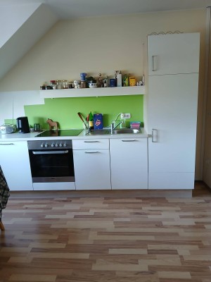 Nachmieter gesucht !Moderne 1-Zimmer Dachwohnung mit Stellplatz, Bad Waltersdorf nähe, in Ebersdorf