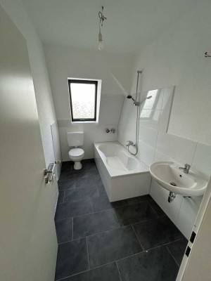 Tolle sanierte 4-Zimmer Wohnung im 3. OG in Duisburg-Rheinhausen