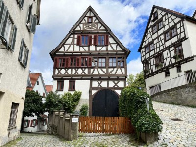 Renoviertes Fachwerkhaus, zentral, lichtdurchflutet, geräumig, in romantischer Altstadt.