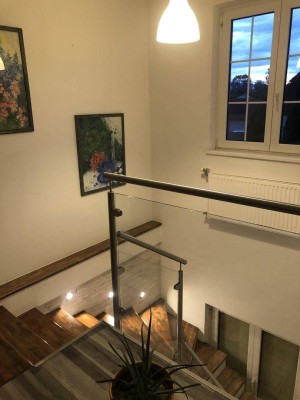 Top modernisiertes, Ein - Zweifamilienhaus, voll unterkellert, mit zwei separaten Eingängen