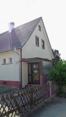 Freistehendes Einfamilienhaus mit großem Garten