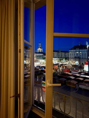 Großzügige Altbauwohnung mit Blick auf die Frauenkirche und den Altmarkt (Beschreibung bitte lesen)