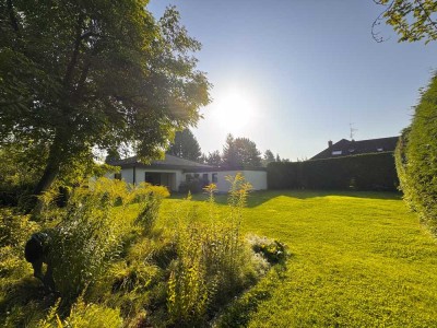 Exklusiver Bungalow in Oberfürberg +++ teilbar mit zwei Eingängen, Gartenidyll auf 1.600 qm Grund