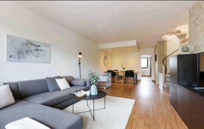 Geschmackvolle 3-Zimmer-Maisonette-Wohnung mit geh. Innenausstattung mit Balkon und EBK in Krefeld