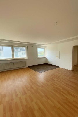 Erstbezug nach Sanierung: Attraktive 3,5-Zimmer-Wohnung mit gehobener Innenausstattung in Usingen