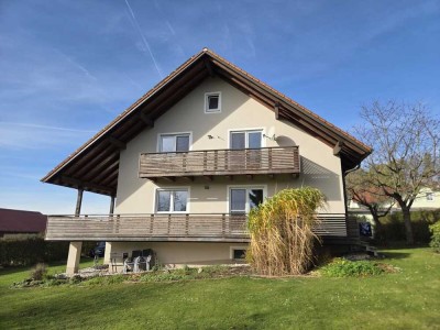 Ein Domizil für die Zukunft: Zweifamilienhaus mit großem Garten und  viel Platz für die ganze Famili