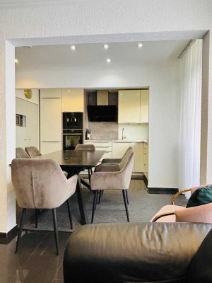 PREISREDUZIERUNG PROVISIONFREI Stilvolle und sanierte 4 Zimmer-Wohnung in begehrter Lage von Garbsen