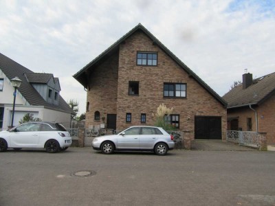 Troisdorf - Kriegsdorf 2 bis 3 Familien/ Mehrgenerationshaus Wfl: ca. 300 m², Schwimmbad und Sauna.