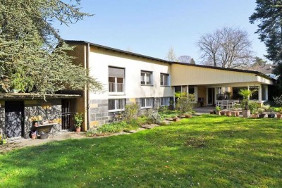 Einzigartiges Einfamilienhaus im Bauhausstil. Understatement pur, traumhafte Wohnlage!