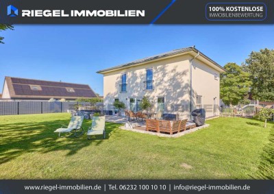 Sie hier? Wir auch! (Bj. 2022) Modernes EFH mit vielen Highlights–Toplage & 670 m² großes Grundstück