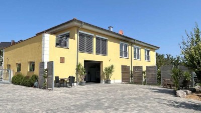 Wohn- und Geschäftsanwesen mit
großem Grundstück und Fernblick,
in Ortsrandlage, Oberaurach-OT