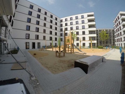 fast Neubau 3-Zi. mit Einbauküche 7,4 qm Balkon, 2 Bäder, Kindertagesstätte