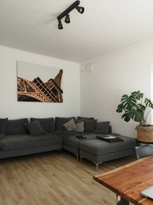 Gepflegte Wohnung mit zwei Zimmern und Einbauküche in Essslingen