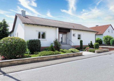 Großzügiger Winkelbungalow mit traumhaftem Garten in Wörth-Schaidt!