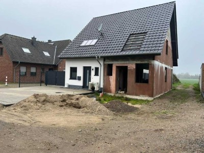 Xanten- Vynen Attraktive Neubau-Doppelhaushälfte steht kurz vor der Fertigstellung.