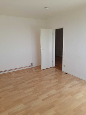 1. NKM frei! Sanierungsbedürftige 3-Zimmer-Wohnung! sonniger BALKON! English scroll down!
