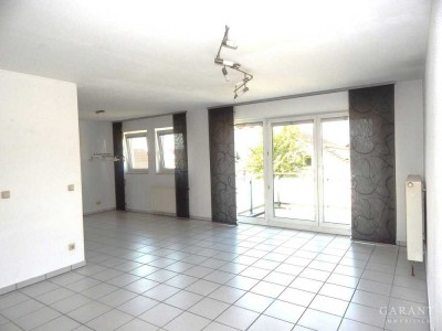 Große und helle Etagenwohnung mit Sonnenbalkon und 2 Tiefgaragen-Stellplätzen