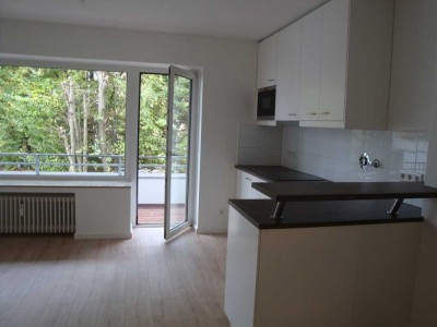 Teil Möbeliertes Appartement mit Loggia in Stadtmitte