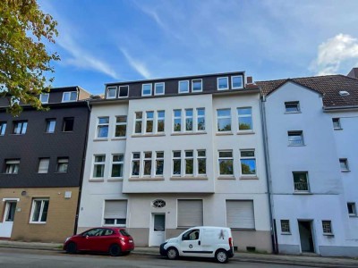 Moderne Altbauwohnung mit Blick ins Grüne