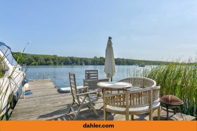 Villen-Hälfte auf idyllischem Hanggrundstück mit Wasserzugang und eigenem Bootssteg am Kalksee