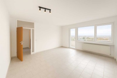 Helle, frisch renovierte 2,5-Zimmer-Wohnung mit Loggia & Weitblick | 12.OG | 80m² | LU-Pfingstweide