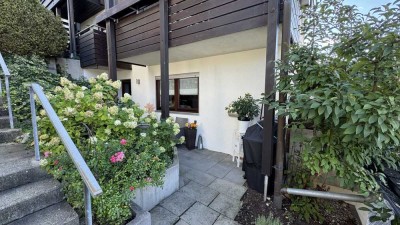 Attraktive 3,5-Zimmer-Hochparterre-Wohnung mit geh. Innenausstattung mit Balkon und EBK in Eningen