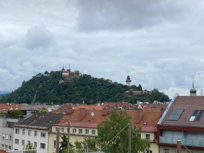 Dachgeschosswohnung mit 4 Zimmern Terrasse und Tiefgarage