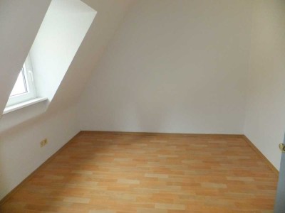 Gemütliche 2-ZKB-Dachwohnung in verkehrsberuhigter Lage