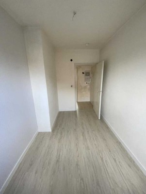 Sanierte Wohnung mit drei Zimmern Nähe Neuenhöfer Allee