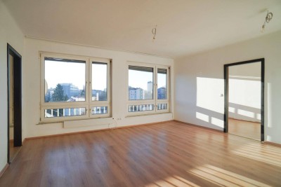 Lichtdurchflutete 3-Zimmer-Wohnung im 5. Liftstock mit Blick auf den Schlossberg