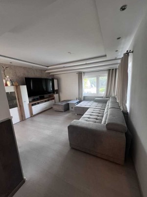 Schöne 4-Zimmer-Wohnung mit Balkon und Garage in Holzwickede