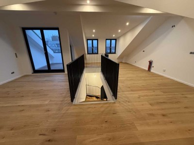 frisch sanierte 4 Zimmer DG Maisonette  Wohnung mit Dach-Loggia  in zentraler Lage zu vermieten