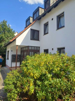 Gepflegte 3-Zi.-EG-Wohnung mit Wintergarten, 3 Terrassen und Gartenanteil in Nürnberg-Katzwang