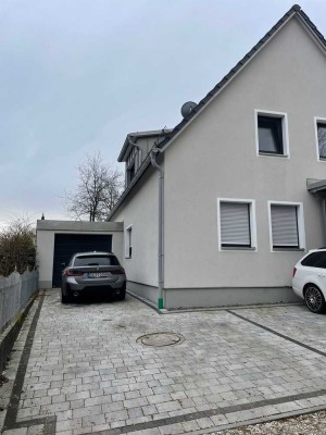 Stilvolle 3-Raum-Dachgeschosswohnung mit gehobener Innenausstattung mit Balkon und EBK in Freising