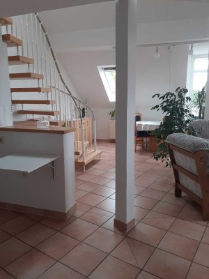 Geschmackvolle Maisonette-Wohnung mit drei Zimmern,  Balkon und Einbauküche in Mannheim