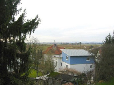 Großzügige Maisonette-Wohnung mit tollem Fernblick und Garten