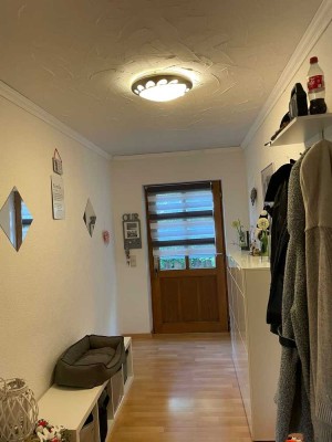 Freundliche 3-Zimmer-Untergeschosswohnung mit Balkon und EBK in Obrigheim-Mörtelstein