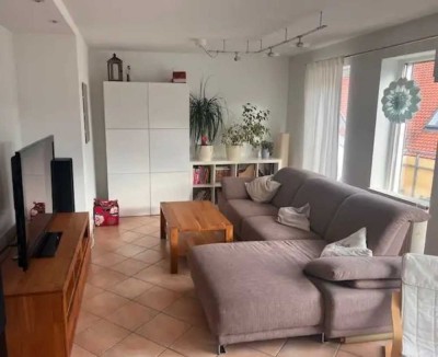 Gepflegte 3,5-Zimmer-DG-Wohnung mit geh. Innenausstattung mit Balkon und EBK