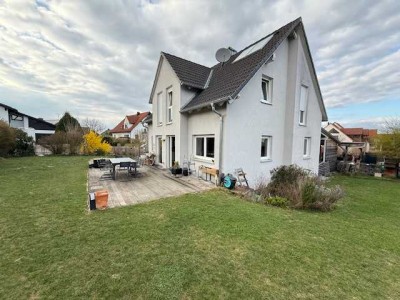 Gute, ruhige Lage, EFH mit 5 Zi, EBK, gr. Terrasse, 1 Garage + 1 Stellplatz, 91452 Wilhermsdorf