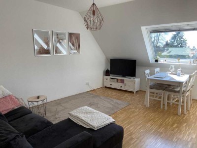 Helle, zentrale 2 ZKB DG-Wohnung in Seckenheim