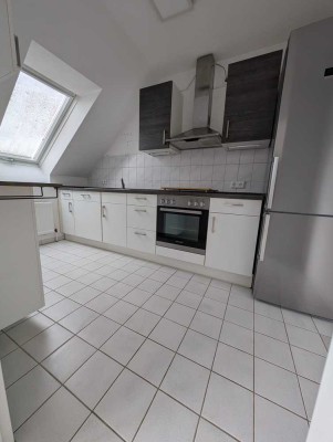 Ansprechende 2-Zimmer-DG-Wohnung mit Einbauküche in Grefrath