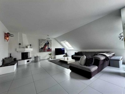 Exklusive 4-Zimmer-Maisonettewohnung mit Loggia und unverbaubarem Blick in bevorzugter Lage von Dort