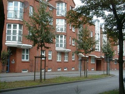 Renovierte 2 2/2  Zimmerwohnung im Dachgeschoss (ohne Aufzug )