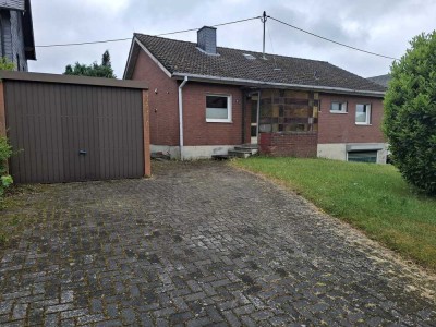 Einfamilienhaus mit Garten und Garage in Kennfus zu vermieten.